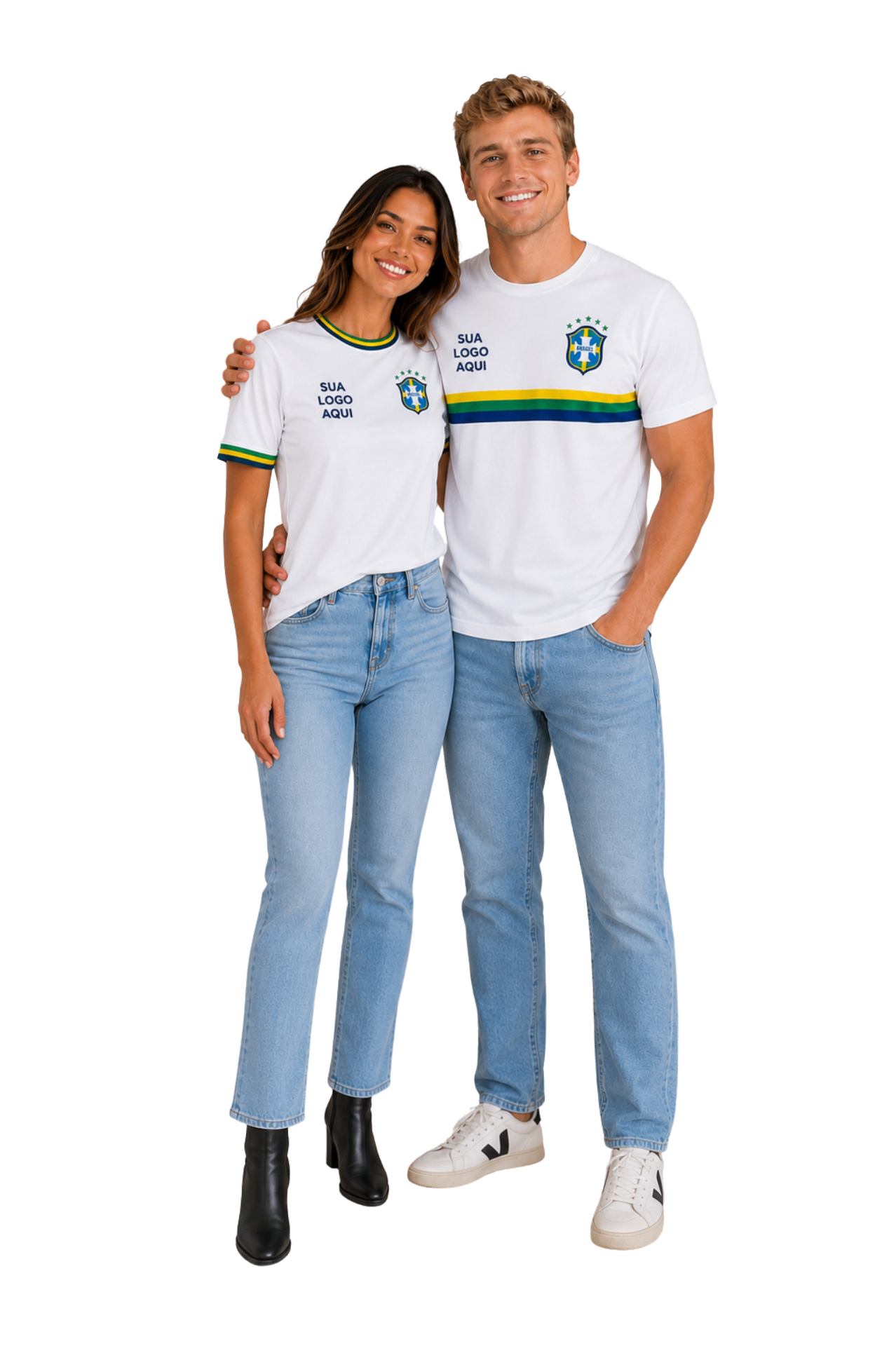 Casal vestindo camisetas personalizadas da Copa com logo da empresa
